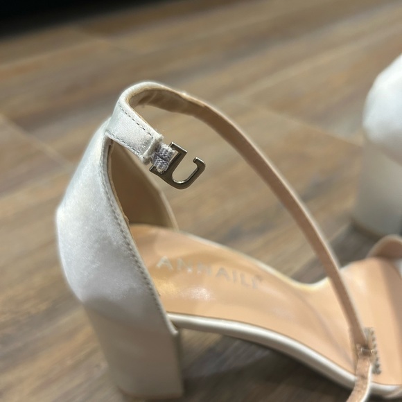 🤩 SALE White Satin Bridal Heels - Picture 6 of 9